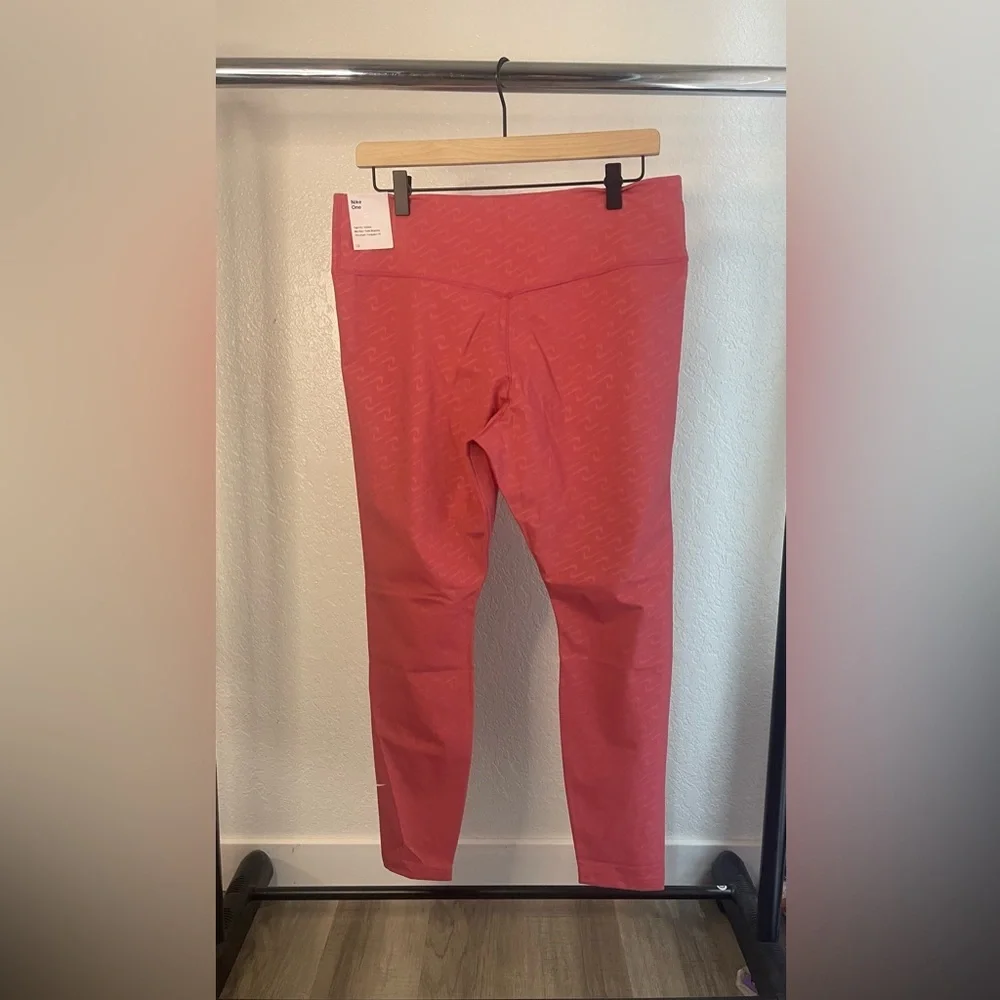 XL Pink/Peach Nike Athletic Leggings, Yoga, Tights MSRP$70 - Picture 2 of 4